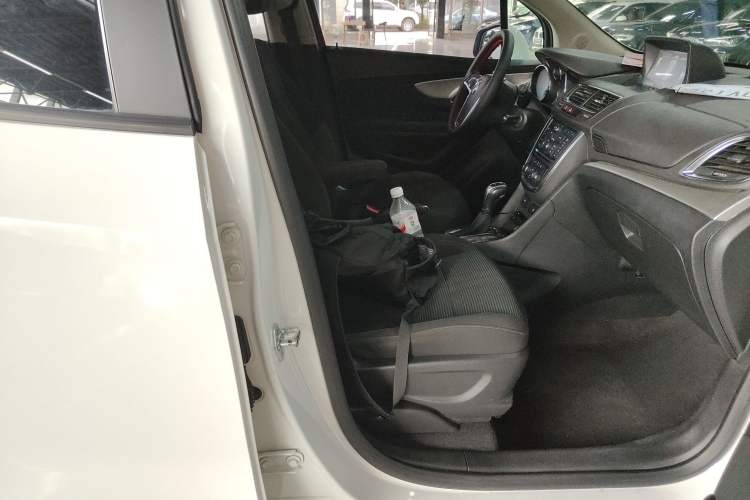 Used Buick Encore 2015 1.4T Automatic Two-Wheel Drive Urban Elite Version
