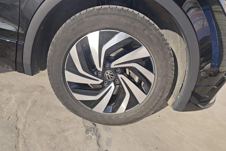 Used Volkswagen Tiguan L 2024 Outstanding Model 330TSI Automatic Two-Wheel Drive R-Line Dragon Glory Edition
