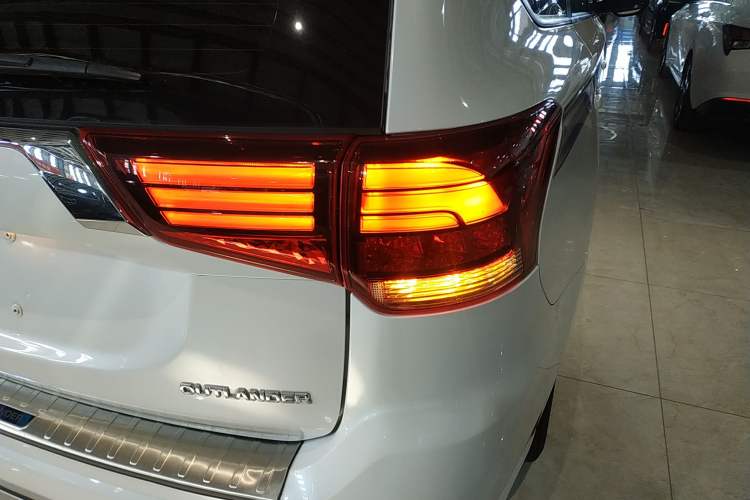 Used Mitsubishi Outlander 2021 Revised Version 2.0L Two-Wheel Drive Enjoyment Edition 5 Seats
