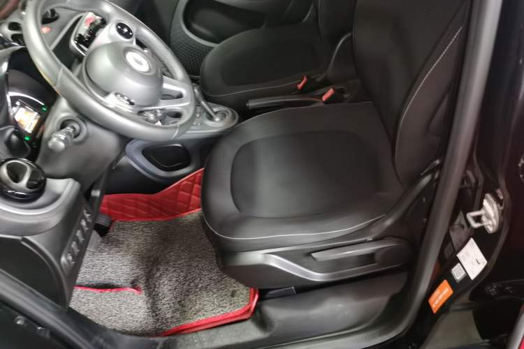 Used  forfour 2016 1.0L 52 kW Passion Edition
