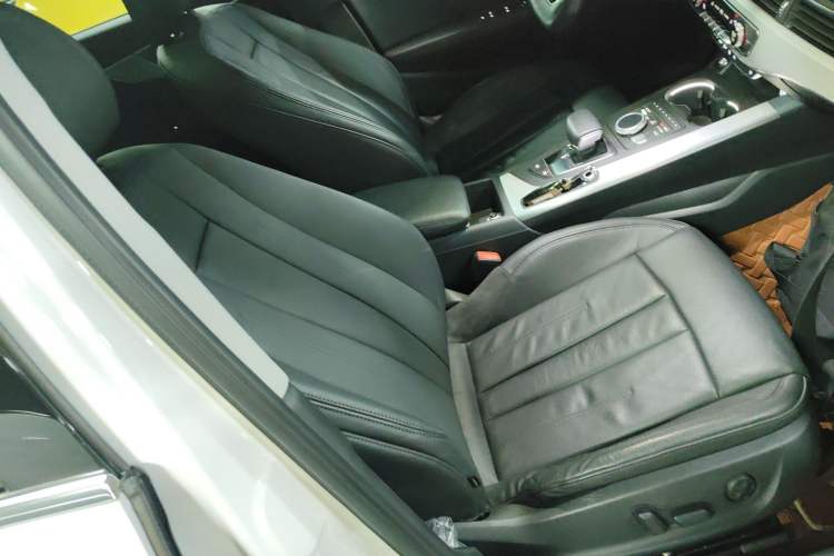 Used Audi A4L 2019 40 TFSI Fashion Edition China VI Emission Standard
