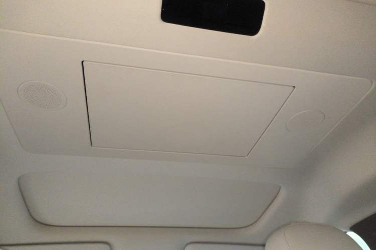 Used Li Auto MEGA 2024 Ultra Model
