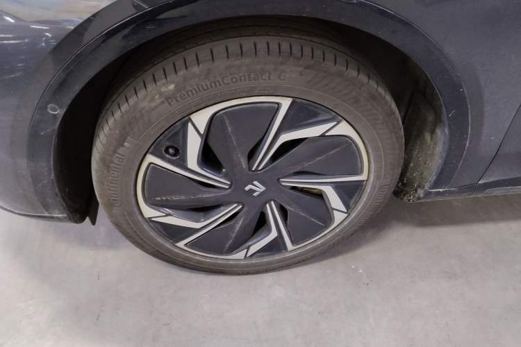 Used  R7 2023 Rear-Drive Screen King Edition
