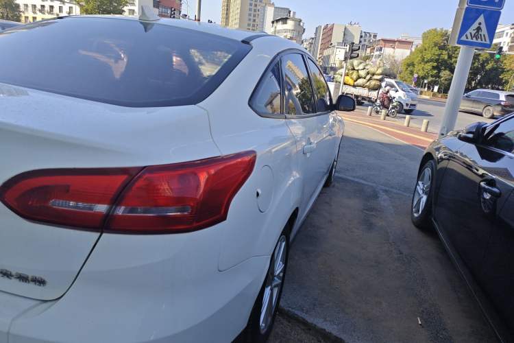 Used Ford Focus 2018 Sedan Classic 1.6L Automatic Trendy SmartDrive Edition