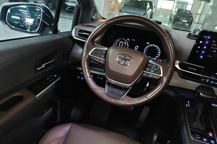 Used Toyota Granvia 2022 2.5L Hybrid Flagship Edition
