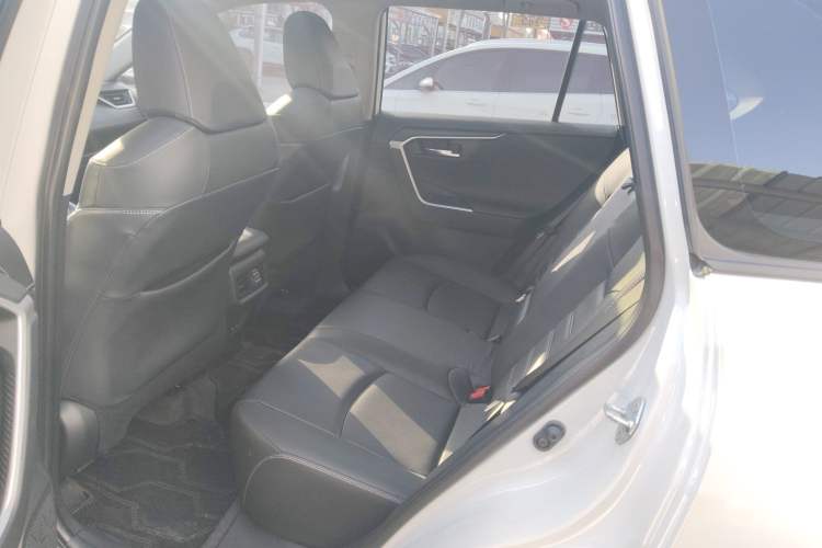 Used Toyota RAV4 2023 2.0L CVT Two-Wheel Drive Fashion Plus Edition
