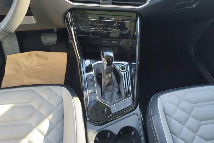 Used Volkswagen Tayron 2023 300TSI Two-Wheel-Drive Luxury Plus Advanced Edition
