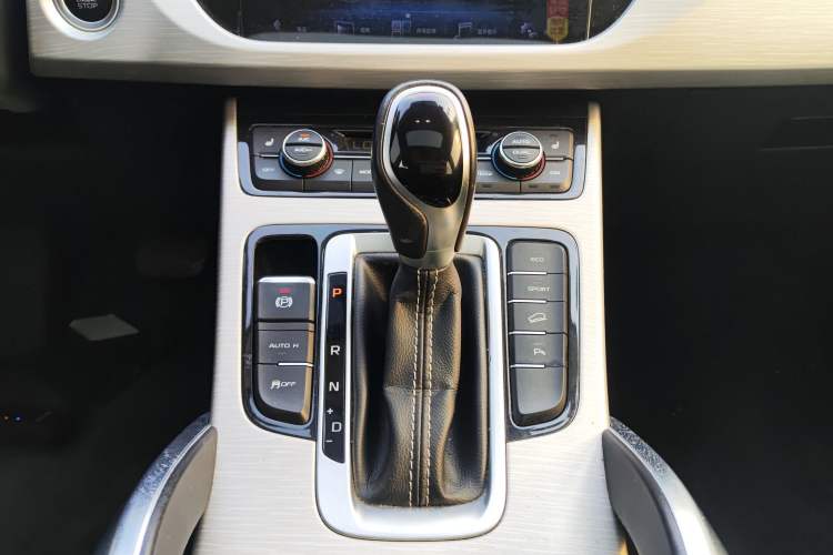 Used Geely Auto Emgrand X7 Sport 2018 1.8TD Automatic Two-Wheel Drive Smart Connect 4G Internet Edition