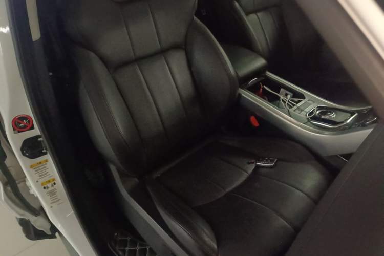 Used Land Rover Range Rover Evoque 2018 240 PS SE Smart Brilliance Edition
