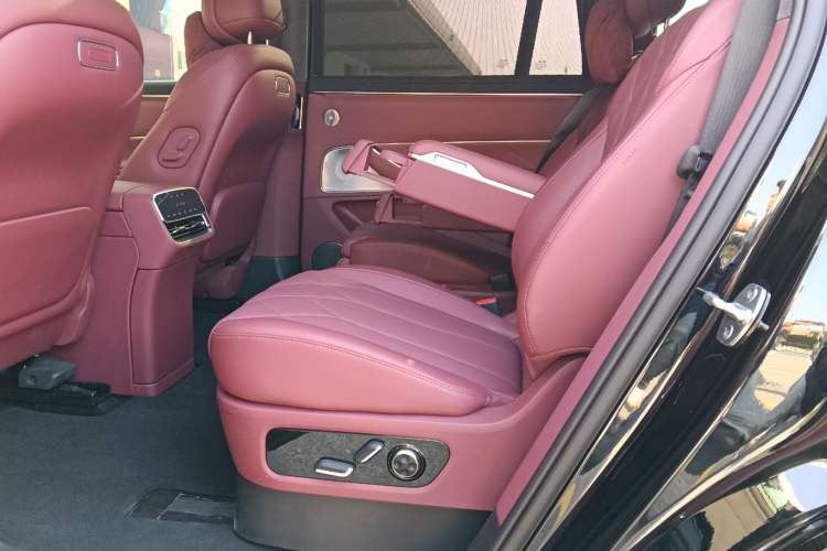 Used Hima AITO M8 2025 Extended-Range Ultra Version 53.4 kWh 6-Seater Edition
