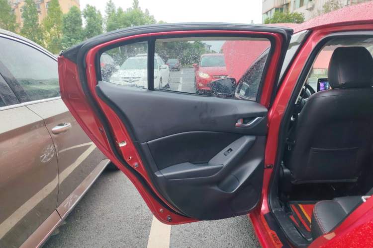 Used Mazda Mazda 3 Axela 2016 Sedan 1.5L Manual Comfort Model
