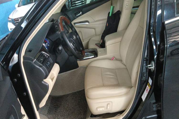 Used Toyota Camry 2015 Dual-Engine 2.5 HG Luxury Navigation Edition
