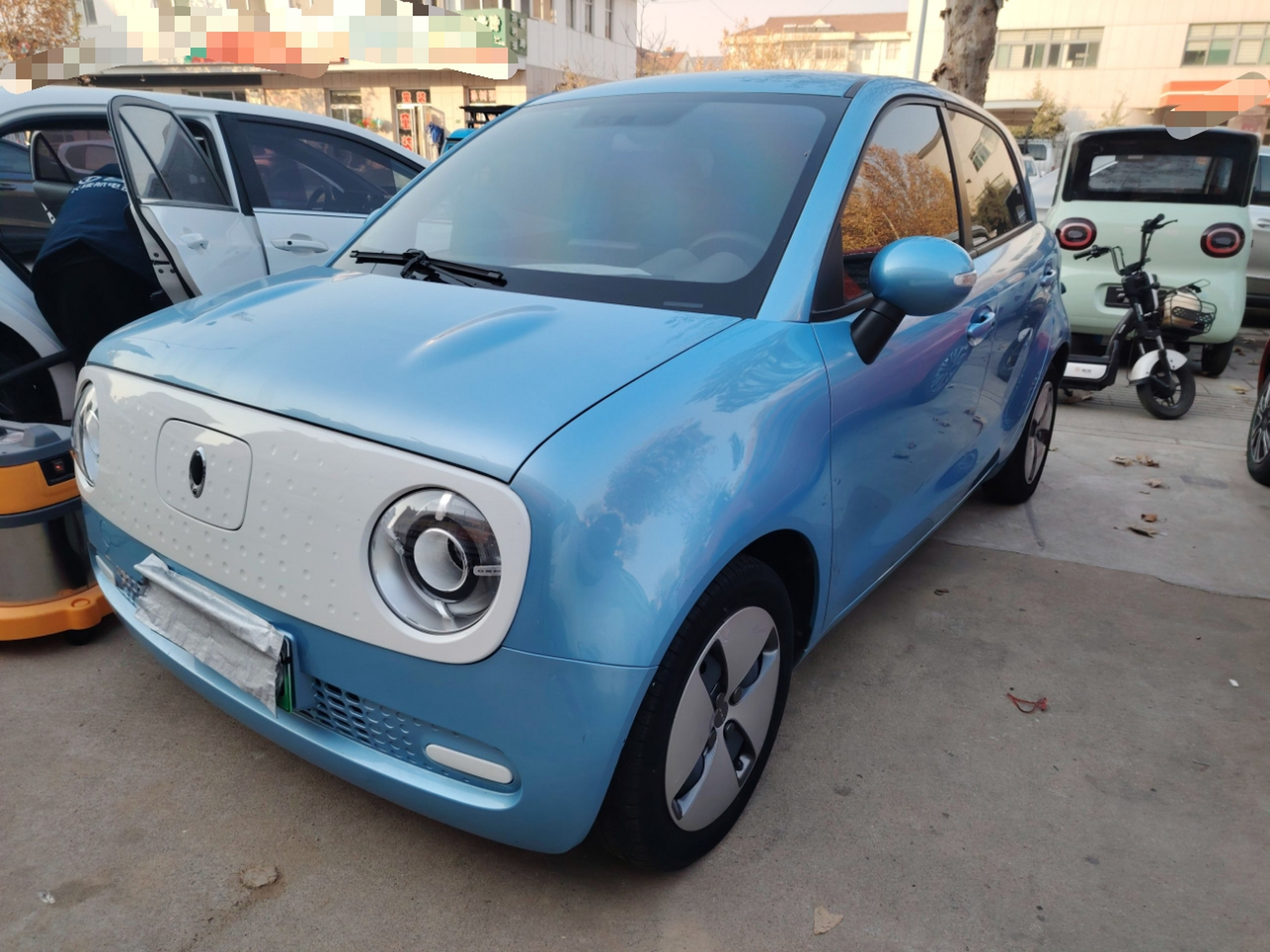 Под передней частью автомобиля