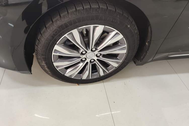 Used Hongqi E-QM5 2022 431 km Charge & Enjoy Edition
