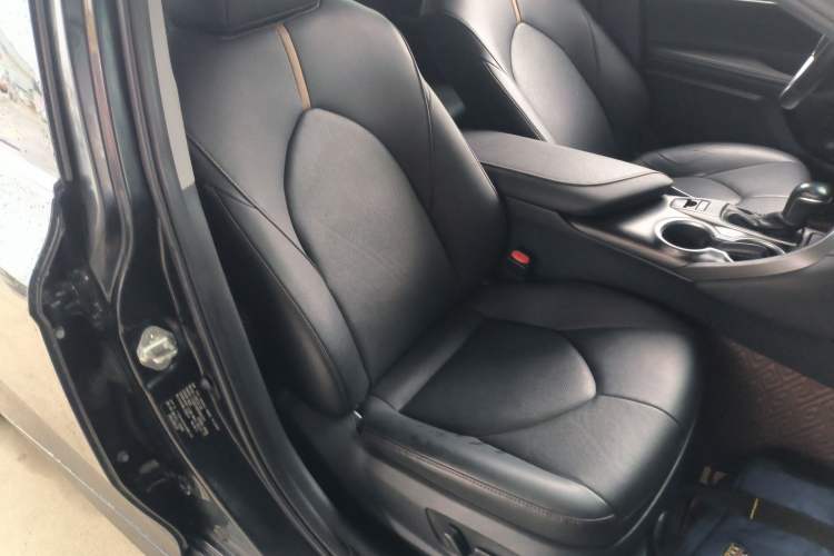 Used Toyota Camry 2021 2.0G Luxury Edition
