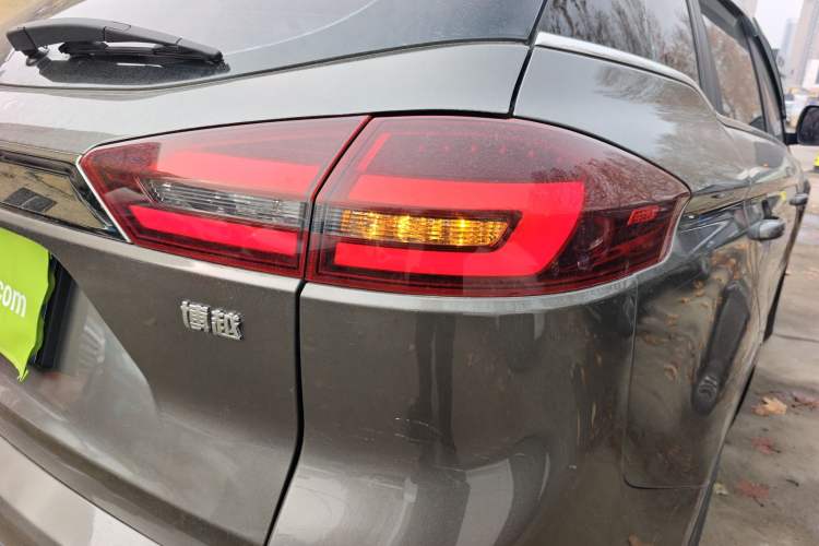 Used Geely Auto Emgrand X7 Sport 2020 1.8TD DCT Two-Wheel Drive Smart Connect 4G-Enabled Version
