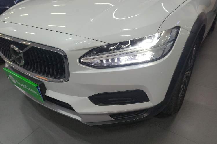 Used Volvo V90 2023 Cross Country B5 AWD Smart Range Edition