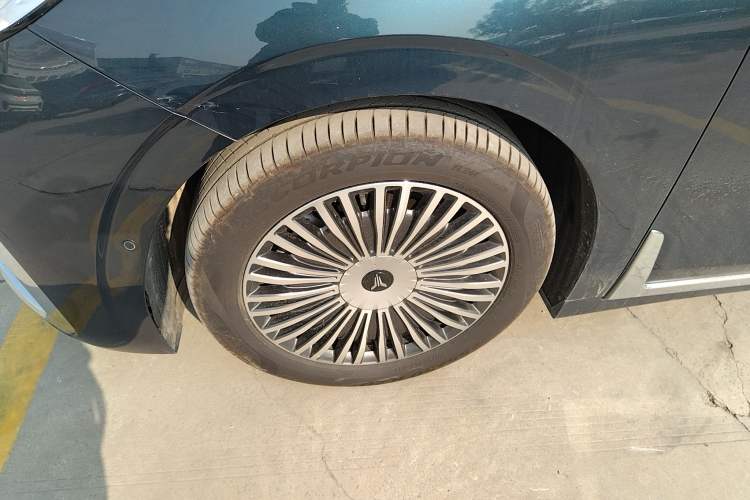 Used VOYAH Dream 2025 PHEV Four-Wheel-Drive Flagship Kunpeng Edition
