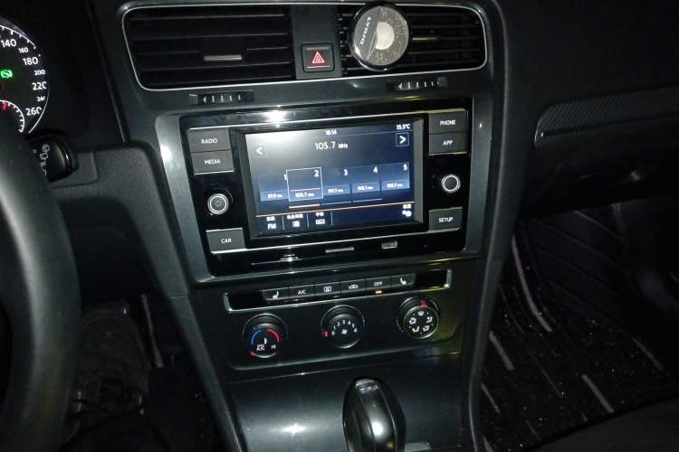 Used Volkswagen Golf 2018 230TSI Automatic Luxury Version
