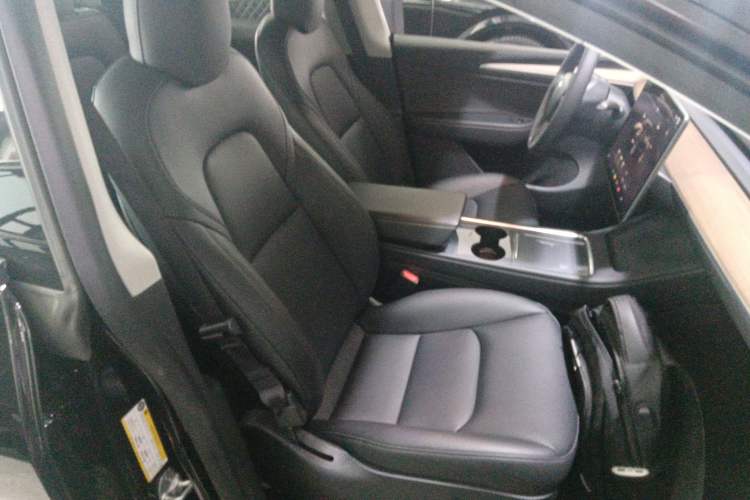 Used Tesla Model Y 2022 Long-Range All-Wheel-Drive Version
