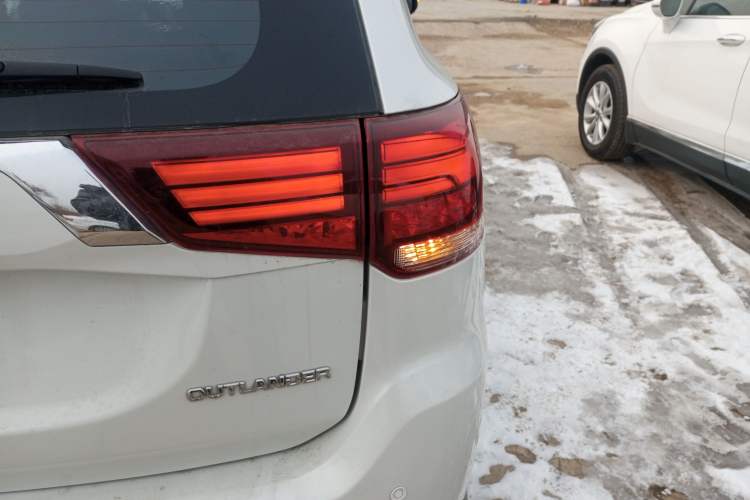 Used Mitsubishi Outlander 2019 2.0L Two-Wheel Drive Comfort Edition 5 Seats China V Standard