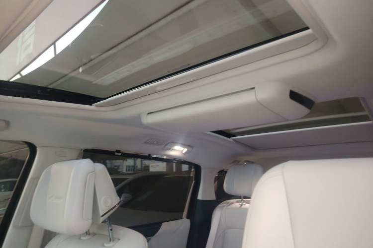 Used Buick GL8 New Energy 2024 Lu Zun Luxury Edition 7-Seater
