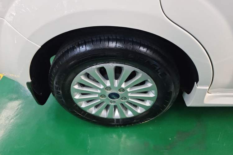 Used Ford Focus 2013 Hatchback Classic 1.8L Automatic Fashion Edition
