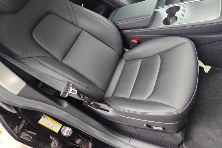 Used Tesla Model Y 2022 Rear-Wheel-Drive Version
