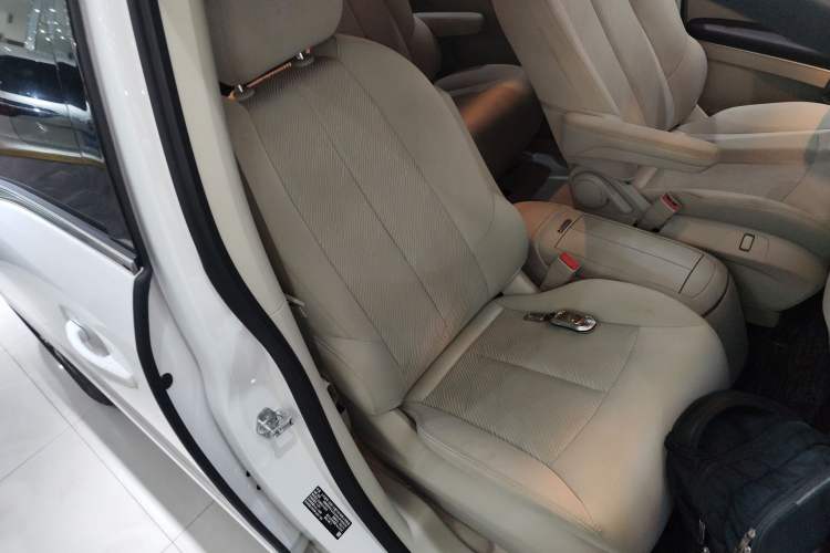 Used Buick GL8 2023 Land Executive Class Comfort Model
