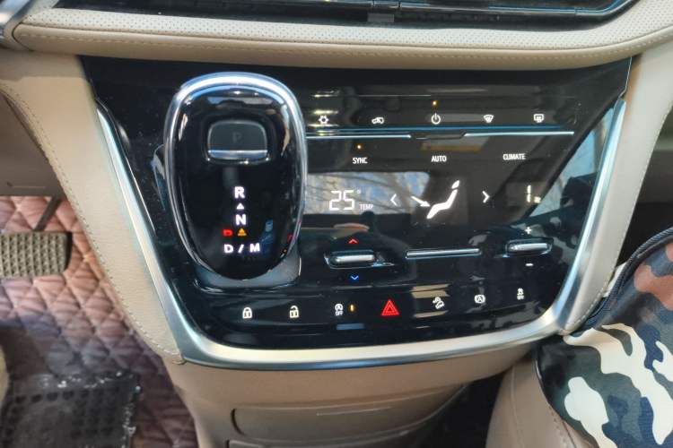 Used Buick GL8 2021 ES Land Cruiser 653T Luxury Edition