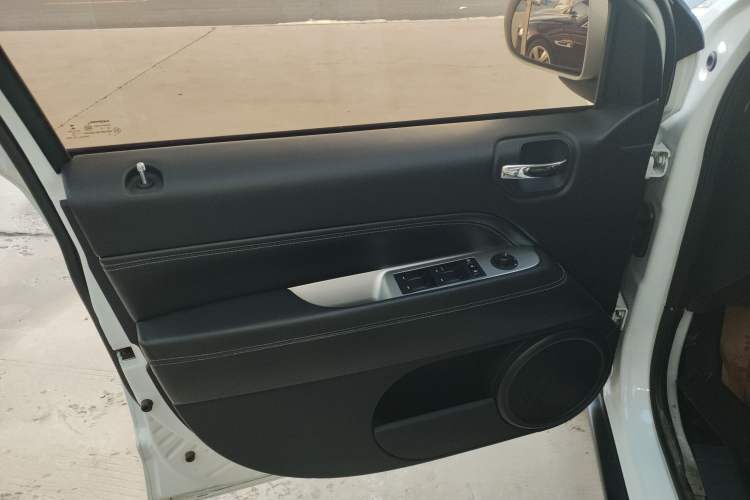 Used  Compass 2014 Revised Version 2.4L Four-Wheel Drive Comfort Edition
