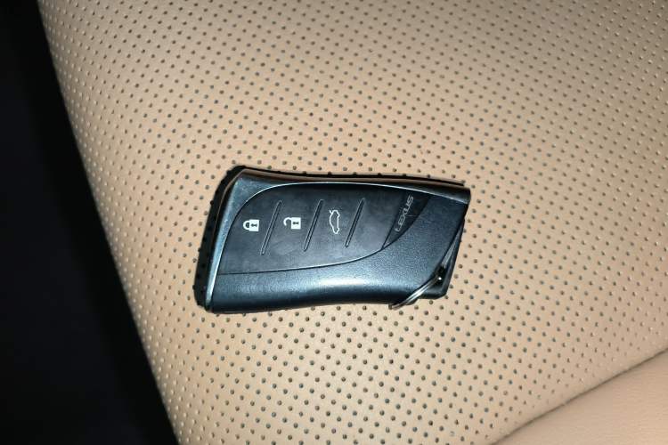 Used Lexus ES 2020 300h Premier Edition
