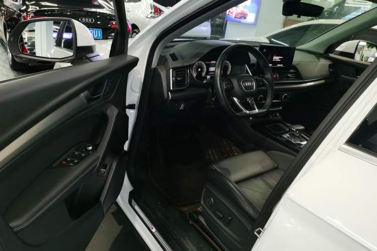 Used Audi Q5L 2022 40T Fashionable and Dynamic Model
