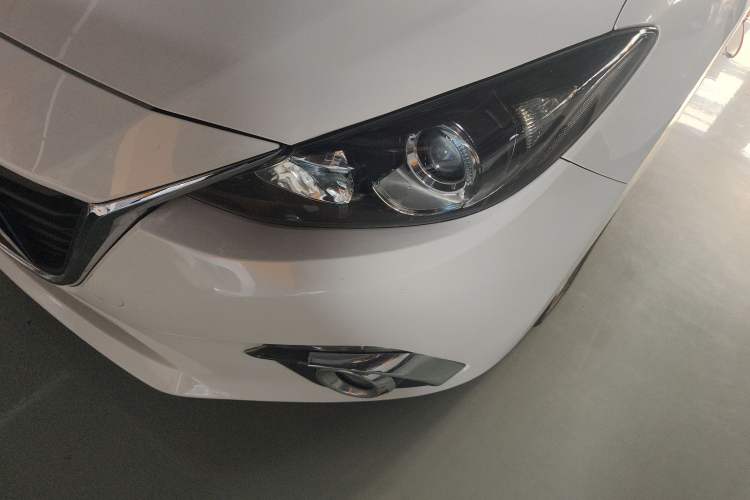 Used Mazda Mazda 3 Axela 2014 Sedan 2.0L Automatic Sport Model
