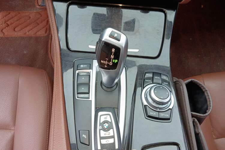 Used BMW 5 Series 2014 525Li Leading Model
