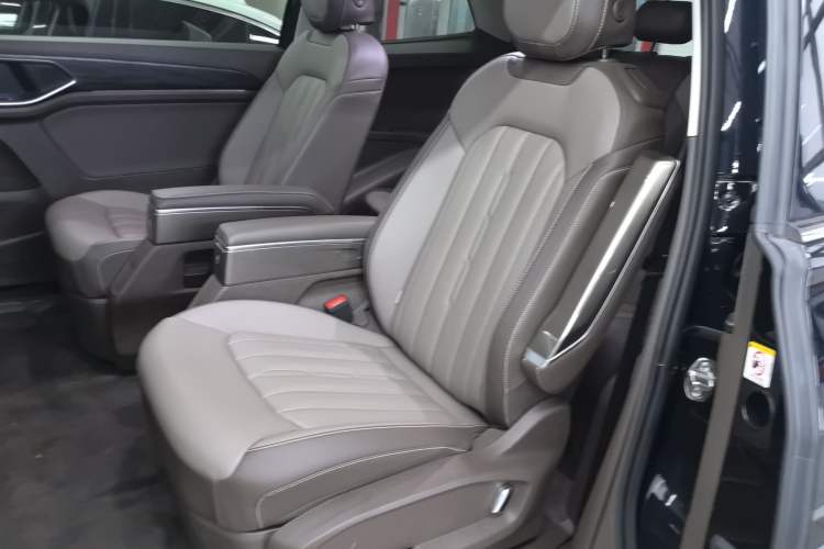 Used Volkswagen Viloran 2024 330TSI Luxury Edition
