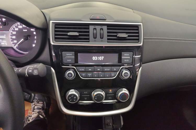 Used Nissan Tiida 2016 1.6L CVT Cool Dynamic Edition
