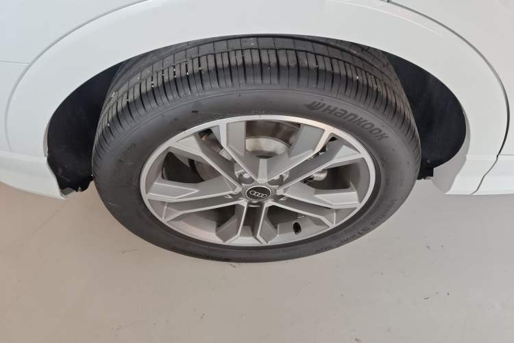 Used Audi Q3 2024 40 TFSI Fashion Dynamic Model
