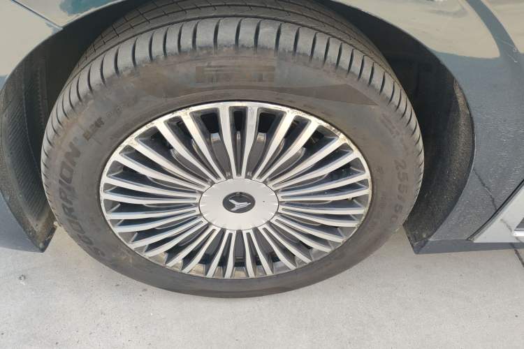 Used VOYAH Dream 2025 PHEV Four-Wheel-Drive Flagship Kunpeng Edition
