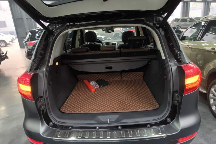 Used Haval H8 2017 2.0T Gasoline 4x4 Smart Enjoyment Version
