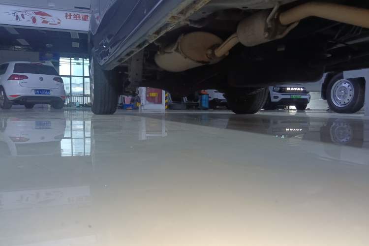 Used Jinbei Gold Hiace M Classic 2022 1.5L Engineering Lion Passenger Vehicle 5 Seats
