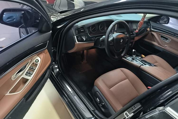 Used BMW 5 Series 2017 520Li Elegant Edition
