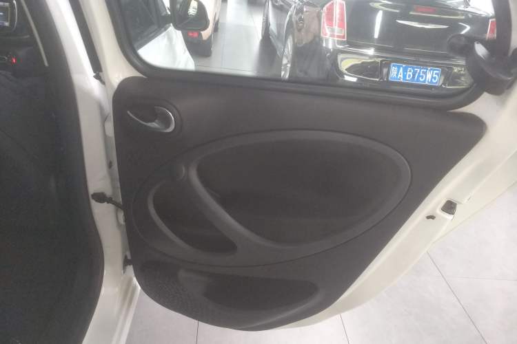 Used  forfour 2016 0.9T 66 kW Pioneer Edition
