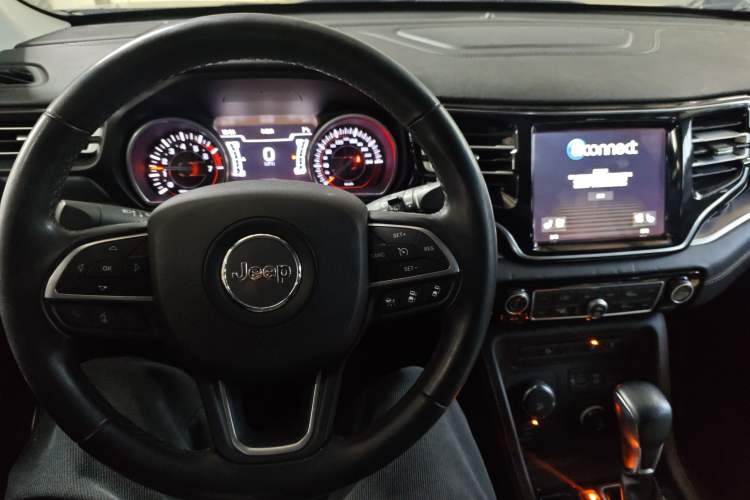 Used  Grand Commander 2018 2.0T Four-Wheel Drive Smart Enjoyment Version China V Emission Standard
