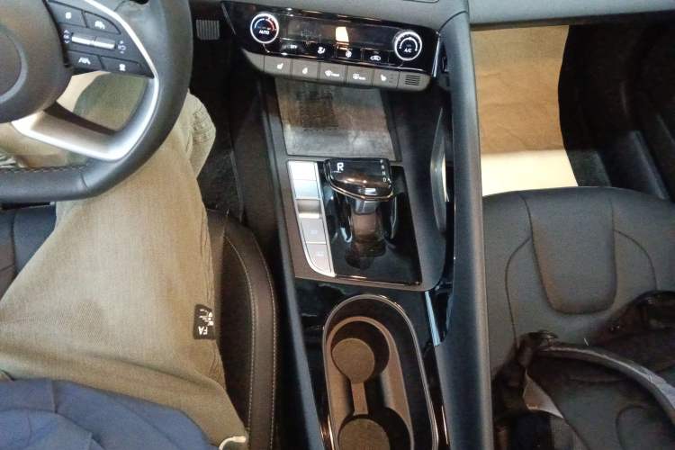 Used Hyundai Elantra 2023 1.5L CVT LUX Prestige Edition