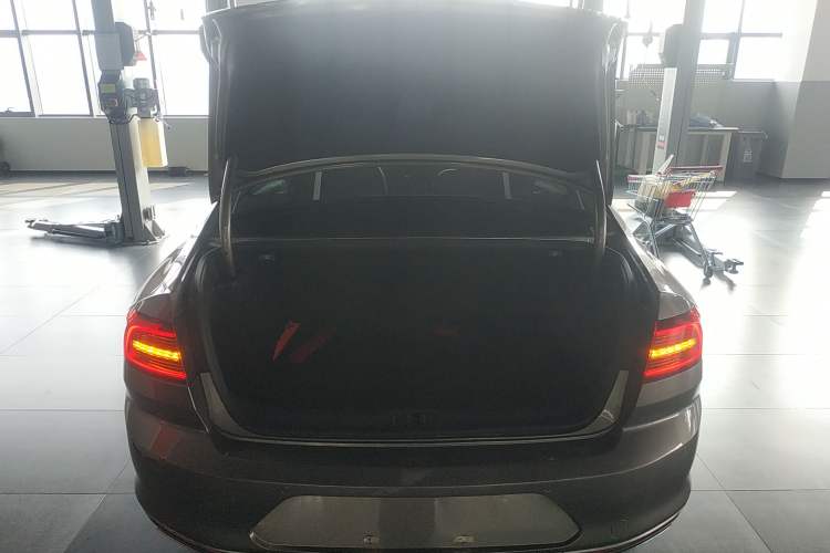 Used Volkswagen Magotan 2017 330TSI DSG Luxury Model
