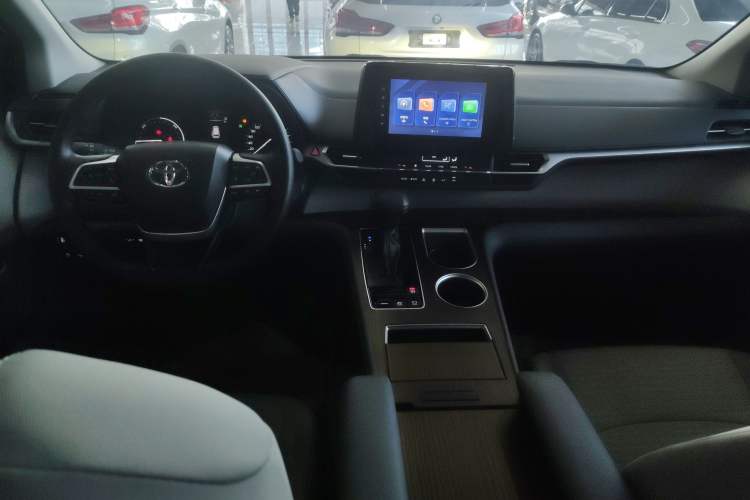 Used Toyota Sienna 2023 2.5L Hybrid Comfort Edition
