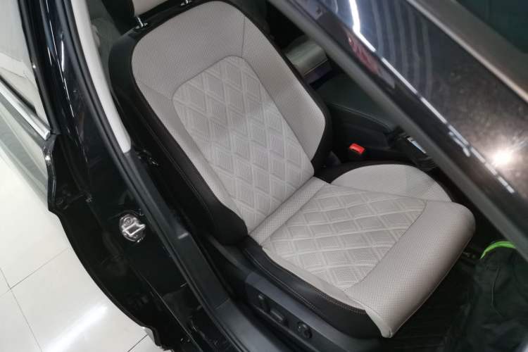 Used Volkswagen Magotan 2023 2 Million Units Commemorative Edition 330TSI DSG Luxury Version
