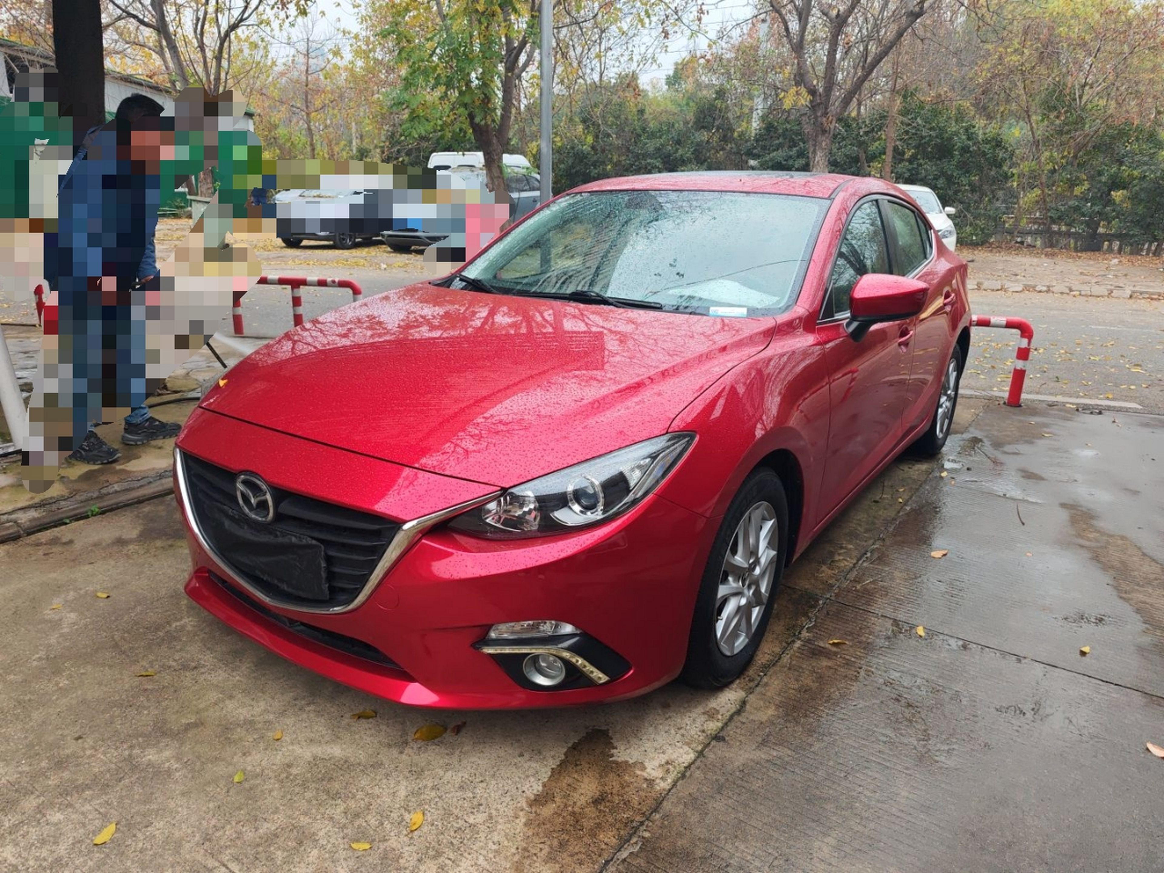 Под передней частью автомобиля