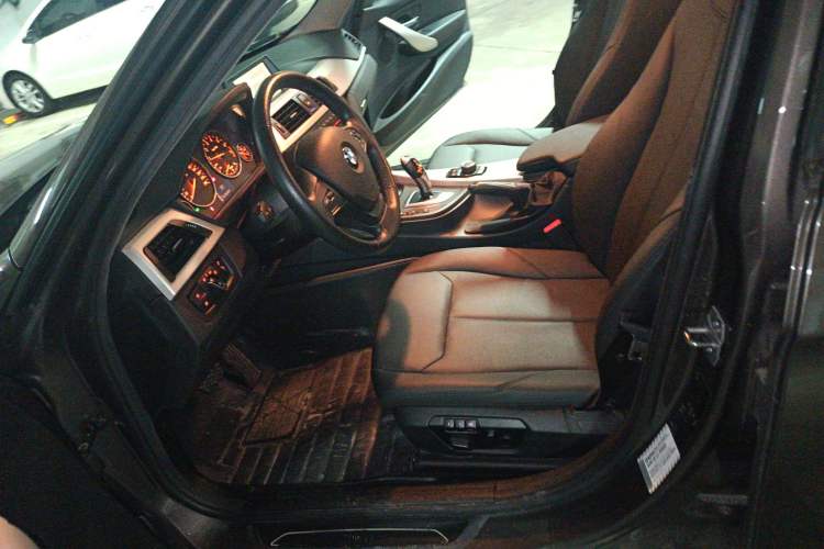 Used BMW 3 Series 2015 320i Fashion Model
